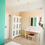 Menendi Hotel