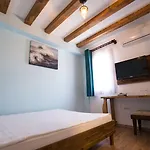 Hotel Menendi 3*