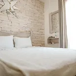 Menendi Hotel