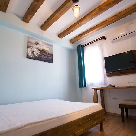 Отель Menendi 3*