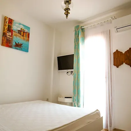 Menendi Foça