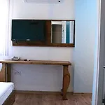 Menendi 3*